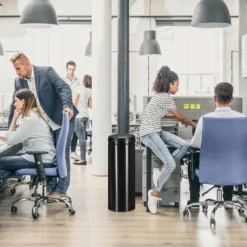 Relaxdays Pattumiera 50 L, Con Sensore, Coperchio Automatico, In Acciaio, Alto 80 Cm, Diametro 30 Cm, Nero 7 Relaxdays Pattumiera 50 L, Con Sensore, Coperchio Automatico, In Acciaio, Alto 80 Cm, Diametro 30 Cm, Nero -Wenko Negozio 10720661 3