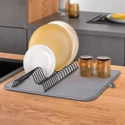 Scolapiatti Con Tappetino In Microfibra Antigoccia Nero E Grigio 45x40x7 Cm