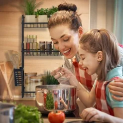 Relaxdays Scaffale Porta Spezie Da Tavolo, Organizer Per La Cucina Su 3 Livelli, Supporto Tagliere & Portaposate, Nero 7 Relaxdays Scaffale Porta Spezie Da Tavolo, Organizer Per La Cucina Su 3 Livelli, Supporto Tagliere & Portaposate, Nero -Wenko Negozio 40743848 3