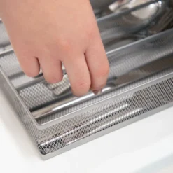 Relaxdays 1002251355 Portaposate Da Cassetto In Metallo Forato, Grande, Aperto, Misura L, HxLxP: 5,1x28,6x40,6 Cm, Argento 9 Relaxdays 1002251355 Portaposate Da Cassetto In Metallo Forato, Grande, Aperto, Misura L, HxLxP: 5,1x28,6x40,6 Cm, Argento -Wenko Negozio 45919412 5