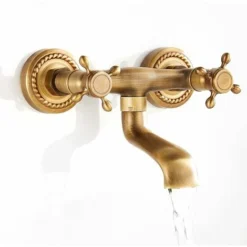 Rubinetto A Parete In Rame Vintage Rubinetto Da Cucina Antico Girevole A 180 ° Lavello A Parete Con Rubinetto Lavello In Ottone Caldo E Freddo